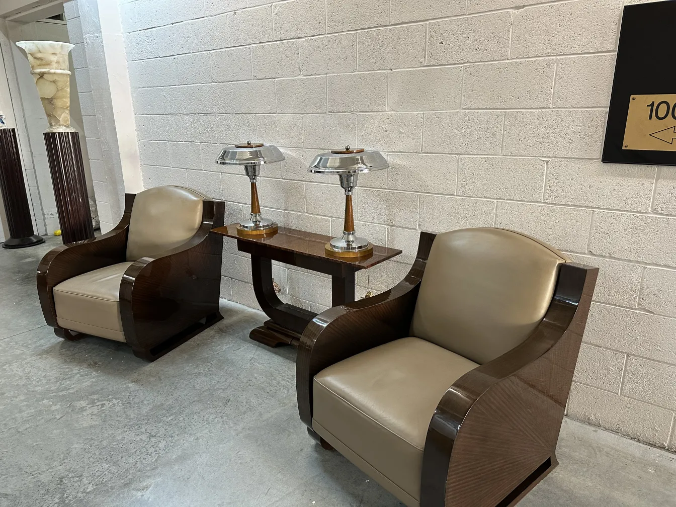 2 antique table lamps with metal base in salon