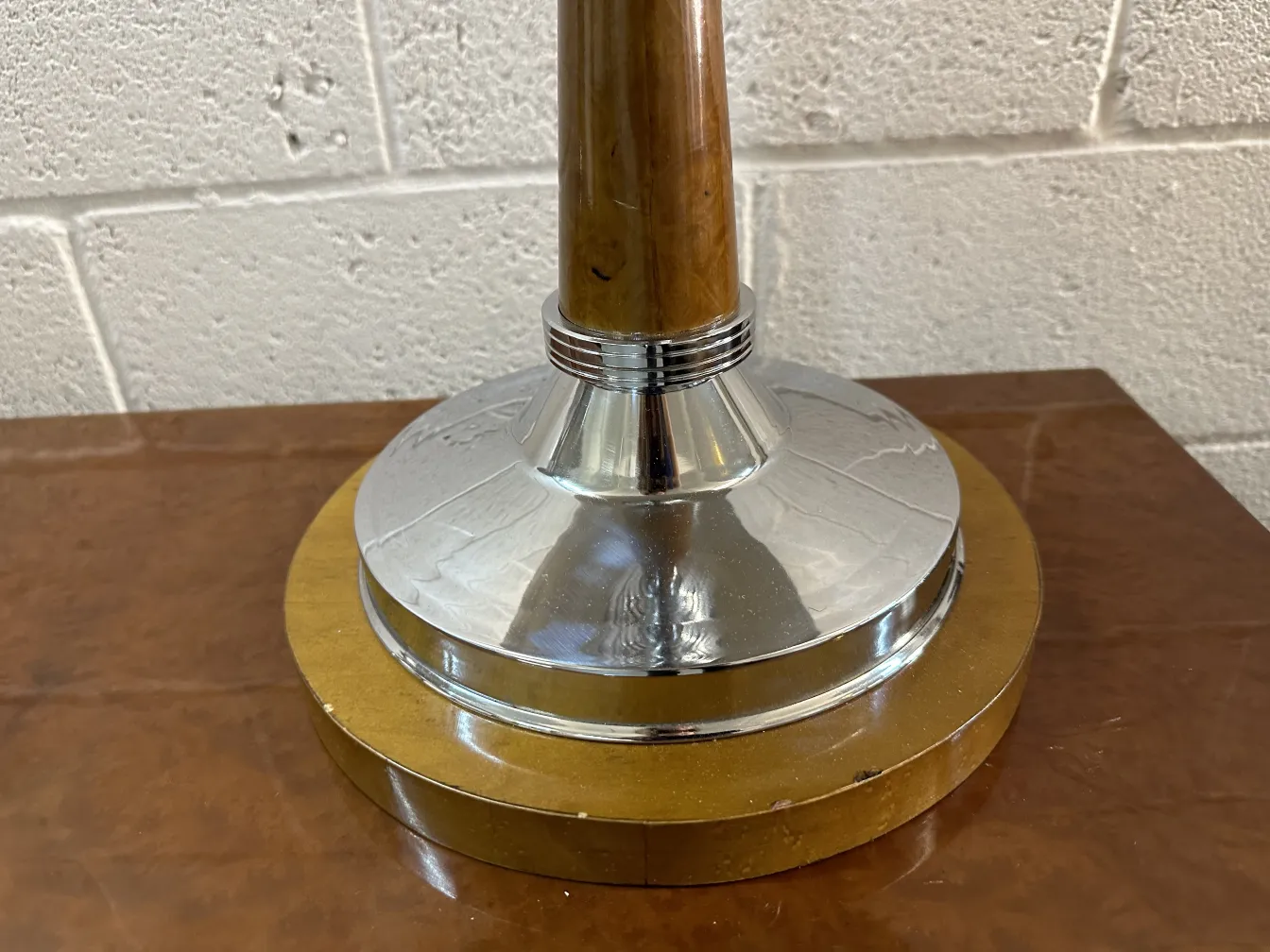 2 lampade da tavolo antiche con basi eleganti e lucide