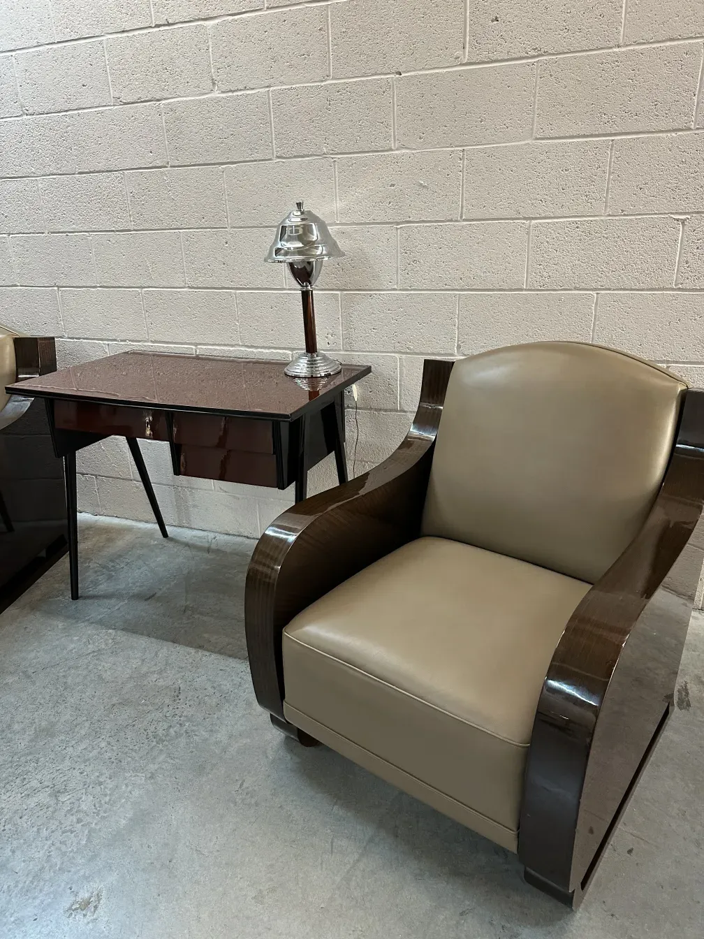 Conjunto de 2 lámparas de mesa antiguas con forma elegante