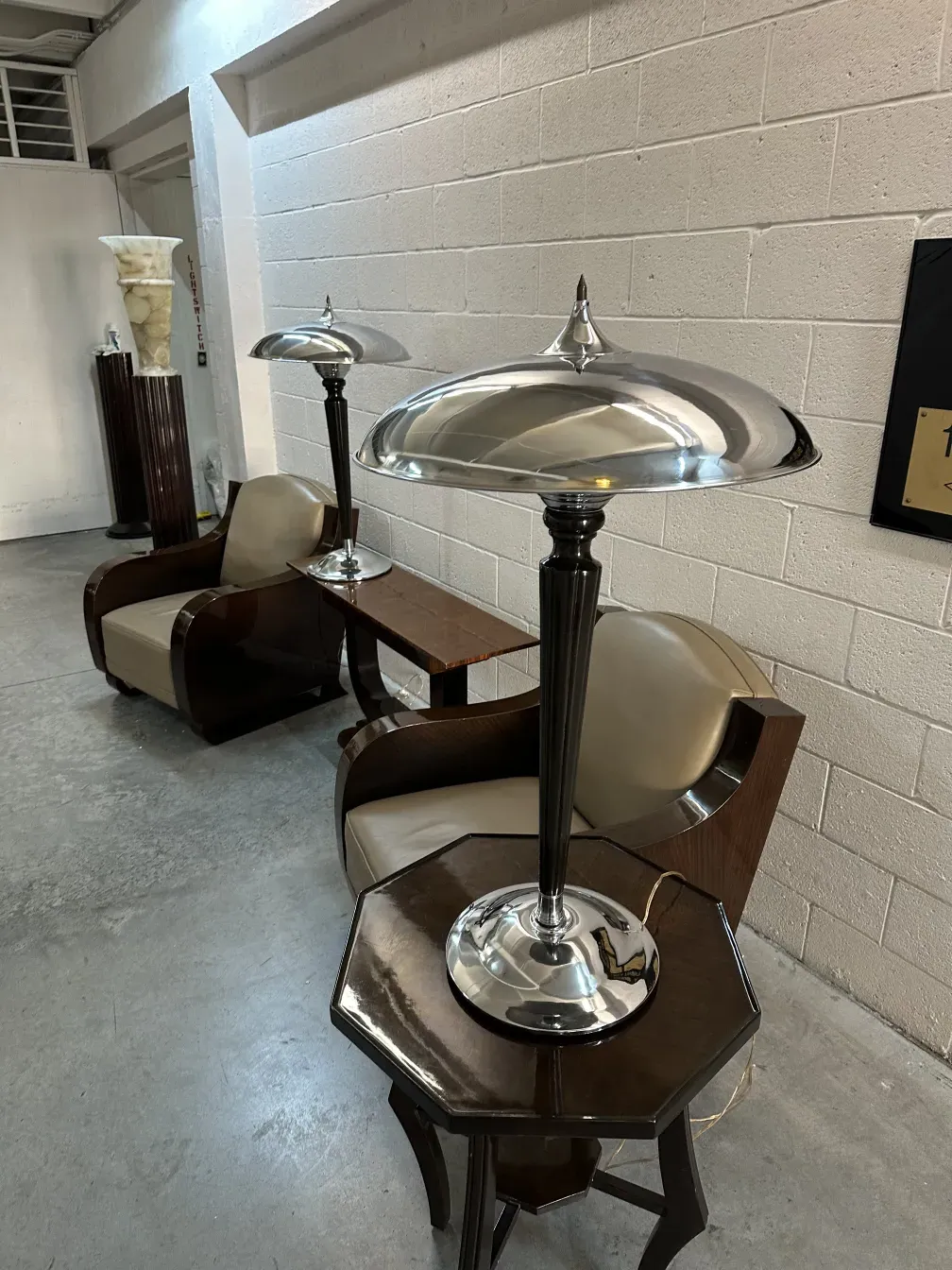 due lampade da tavolo antiche con basi decorative