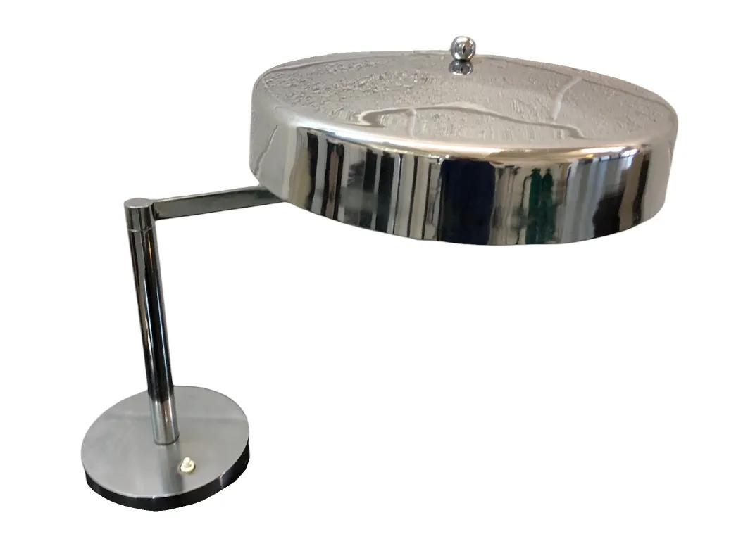 lampe de bureau ancienne avec un design brillant et élégant, idéale pour la décoration