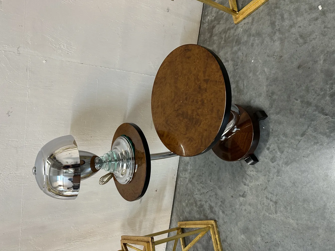 luminária de mesa antiga com design sofisticado