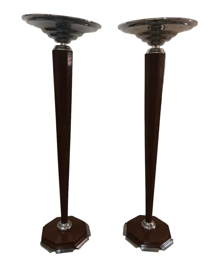 due lampade da terra antiche con basi ottagonali eleganti