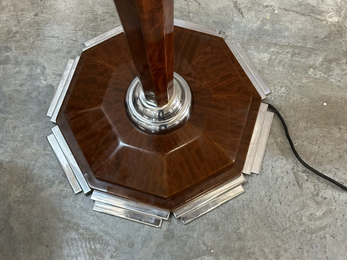 due lampade da terra antiche con base ottagonale