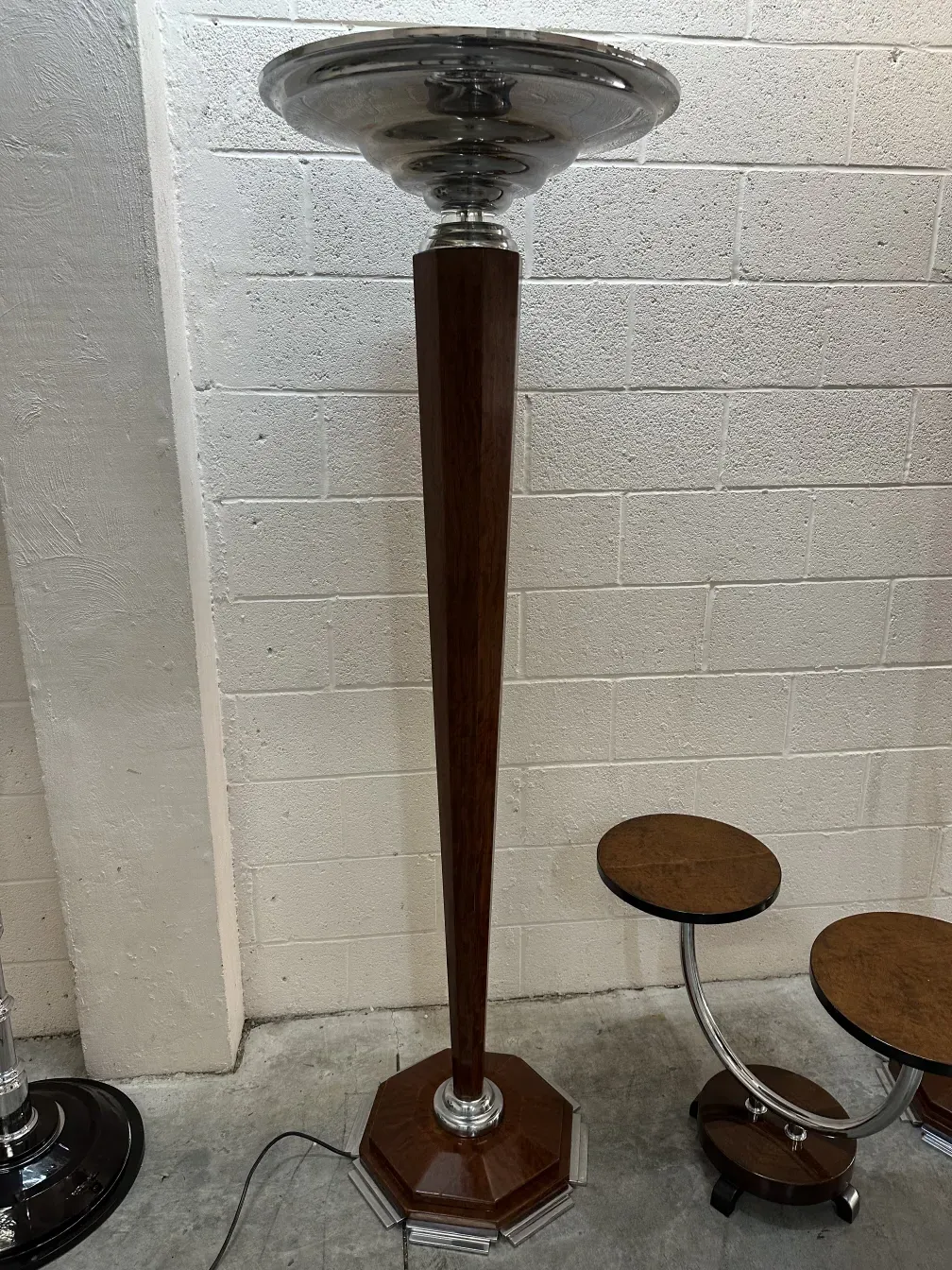 2 lámparas de pie antiguas con base octagonal y luz