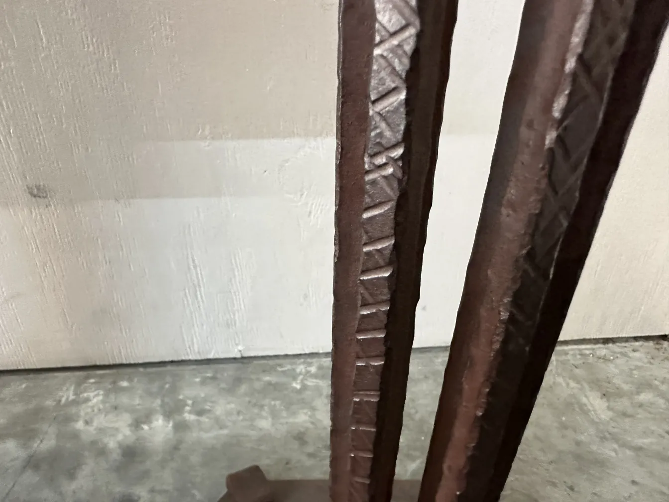 2个古董落地灯的装饰设计细节