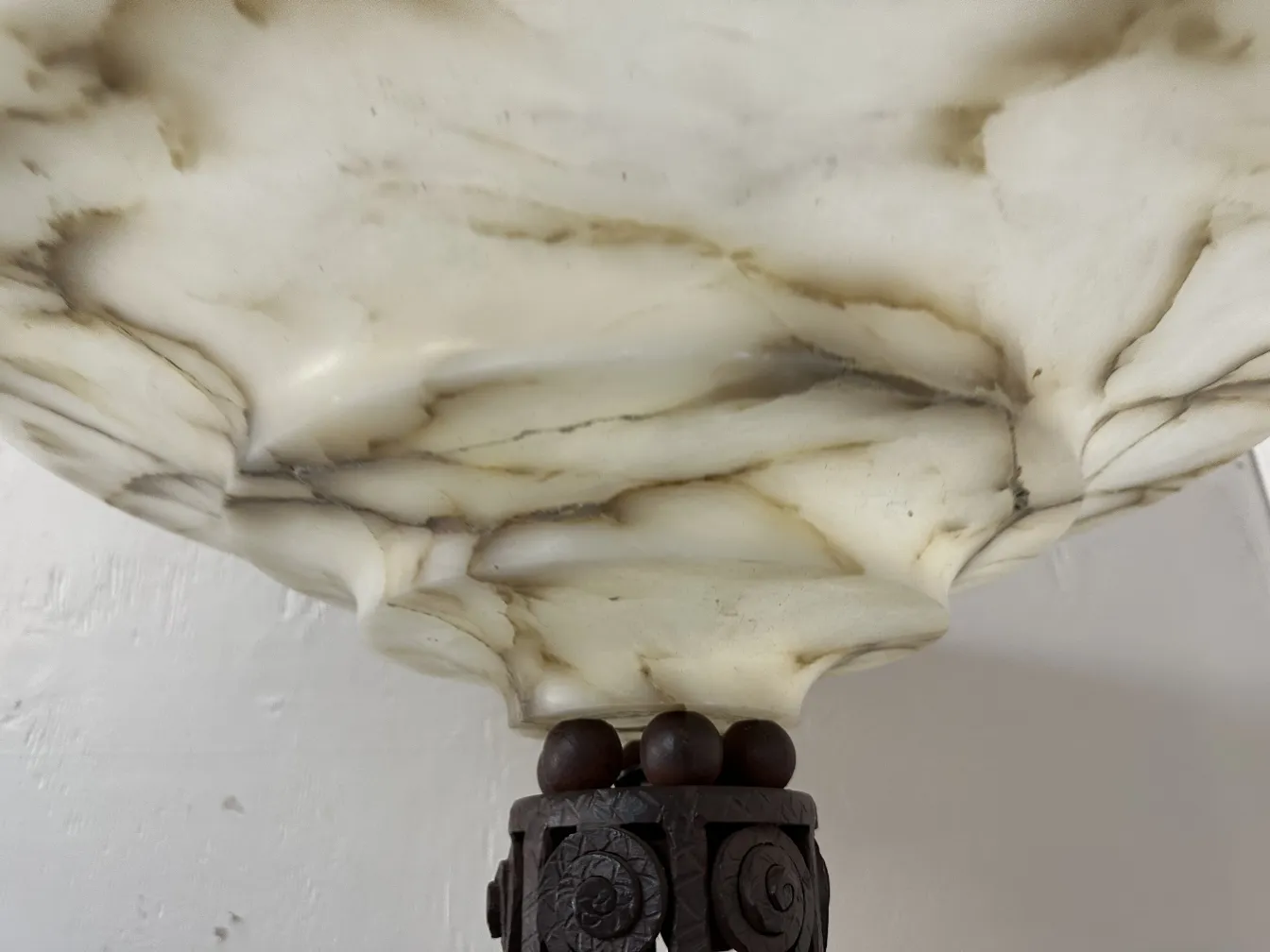 design de lampadas de piso antigas com detalhes únicos