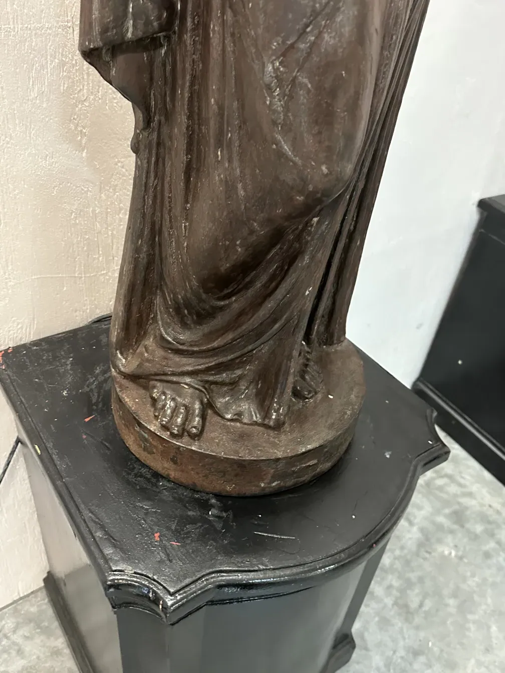 两款古董落地灯，优雅设计，现代环境