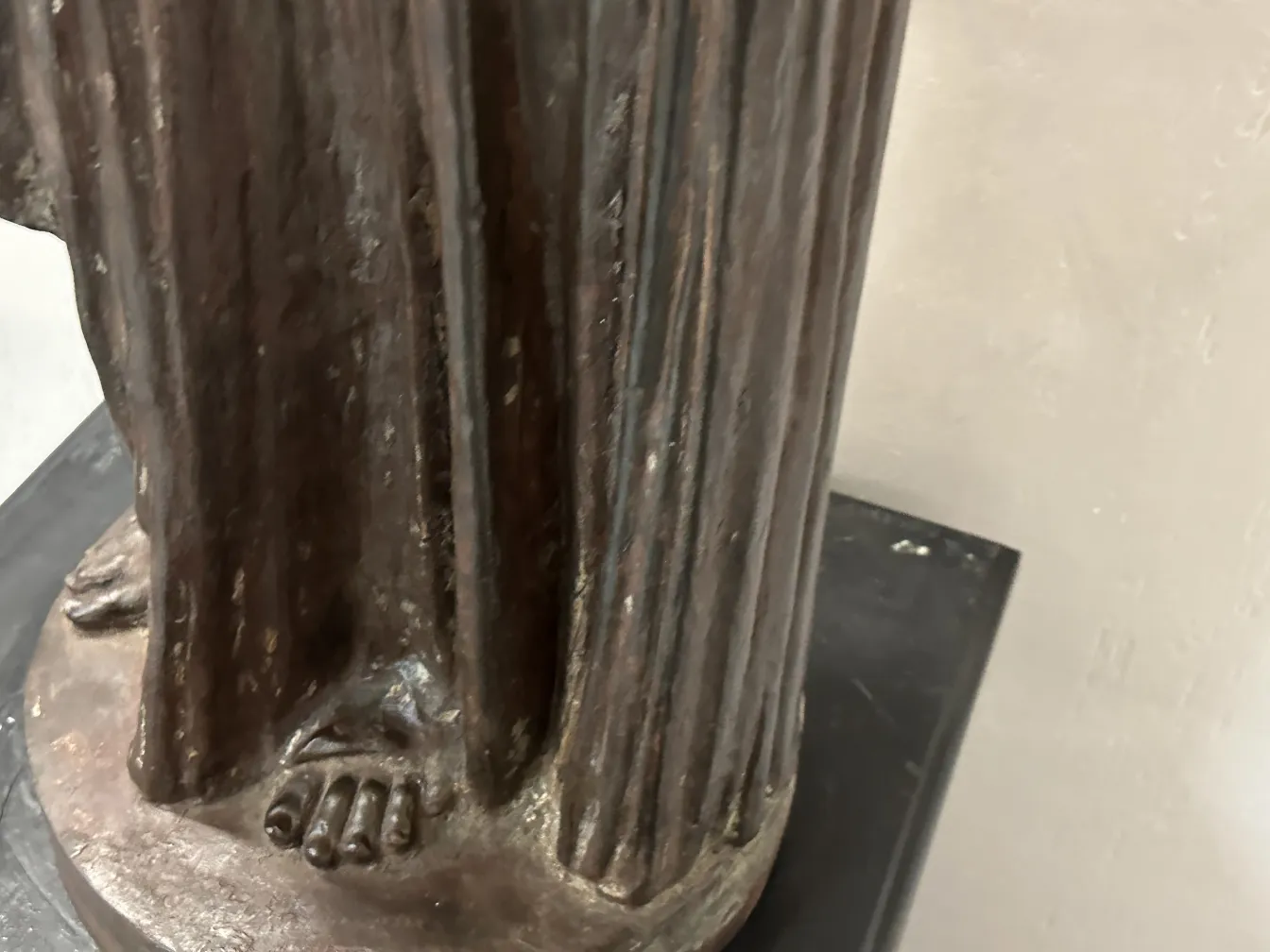 Deux lampadaires anciens val d´osne dans un cadre élégant