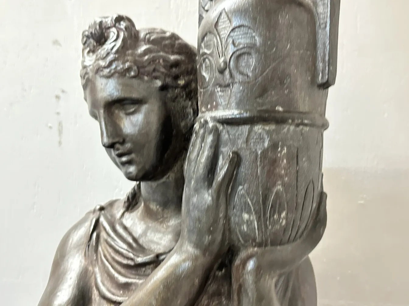 2 lámparas de pie antiguas, figura decorativa en el diseño