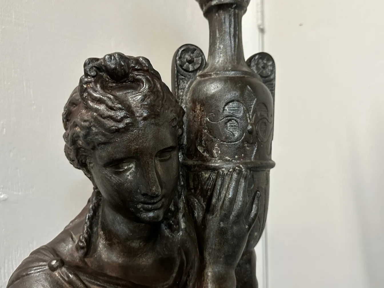 duas lâmpadas de piso antigas de Val D´Osne com decoração elegante