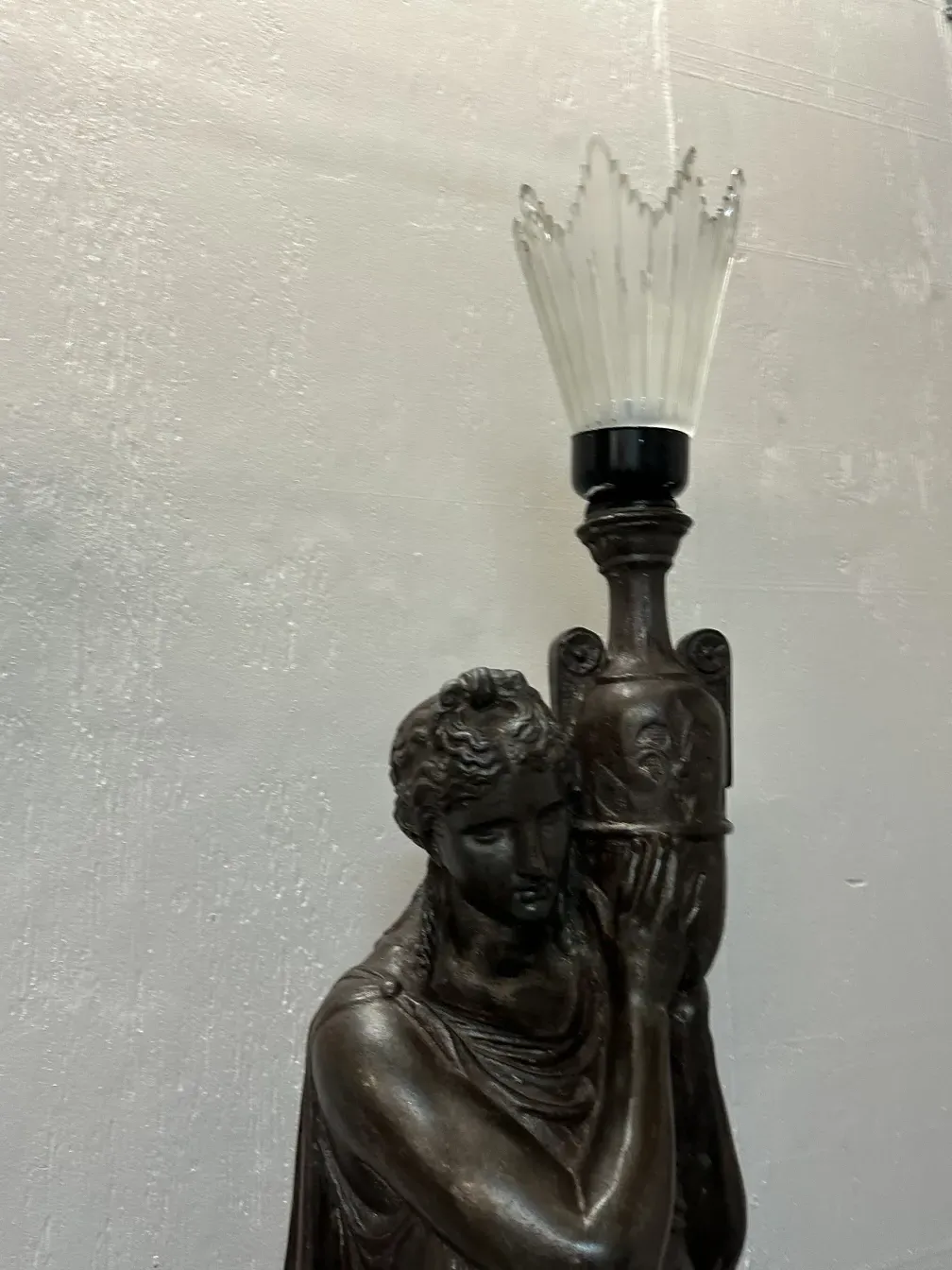 2 प्राचीन फ़्लोर लैंप ornamental रूप में सेटिंग में