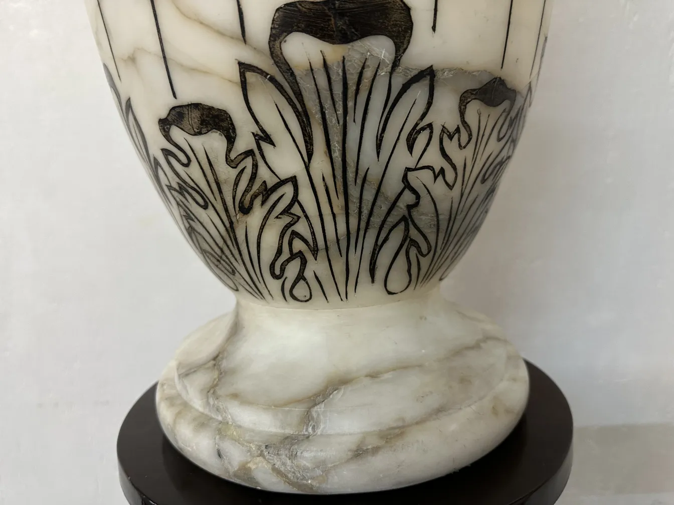 2 lampade da terra antiche con design decorativo