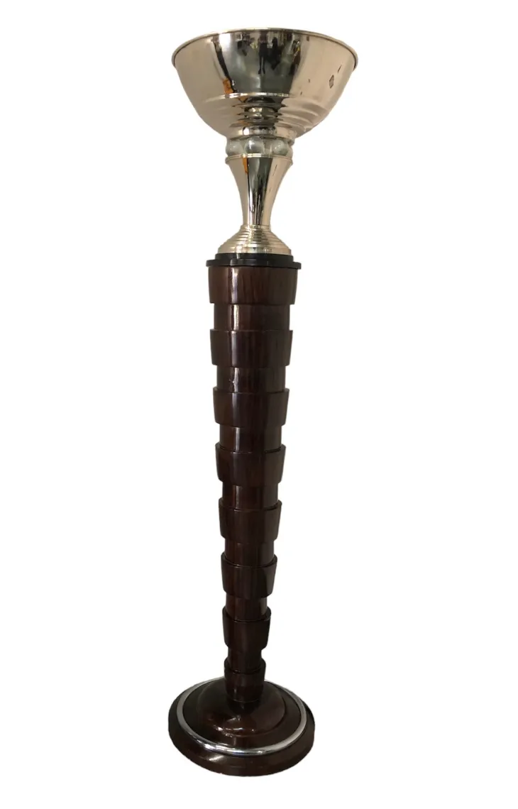 Immagine di 2 lampade da terra antiche con base testurizzata e coppetta lucida