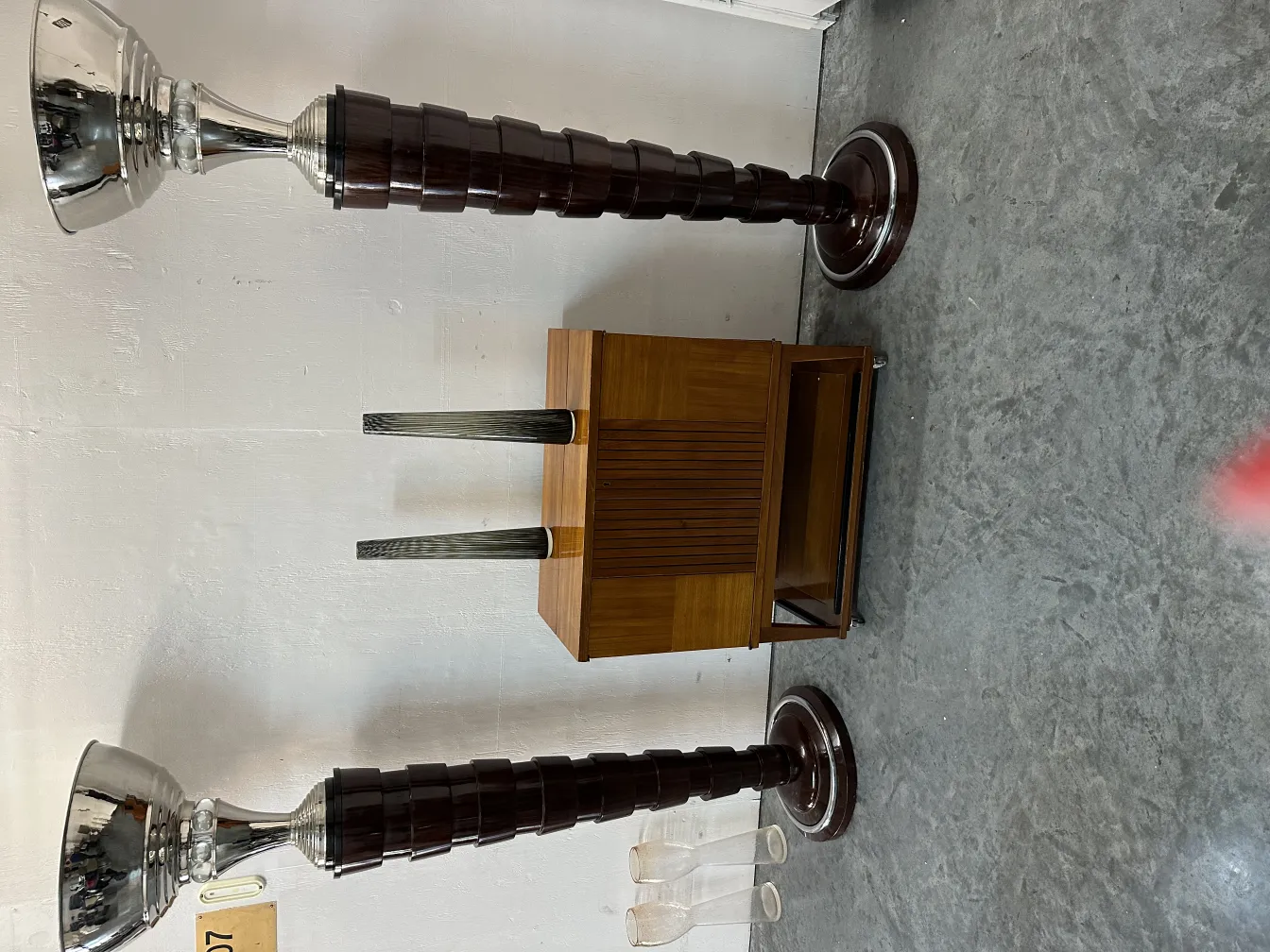 Ensemble de 2 lampadaires anciens dans un cadre élégant