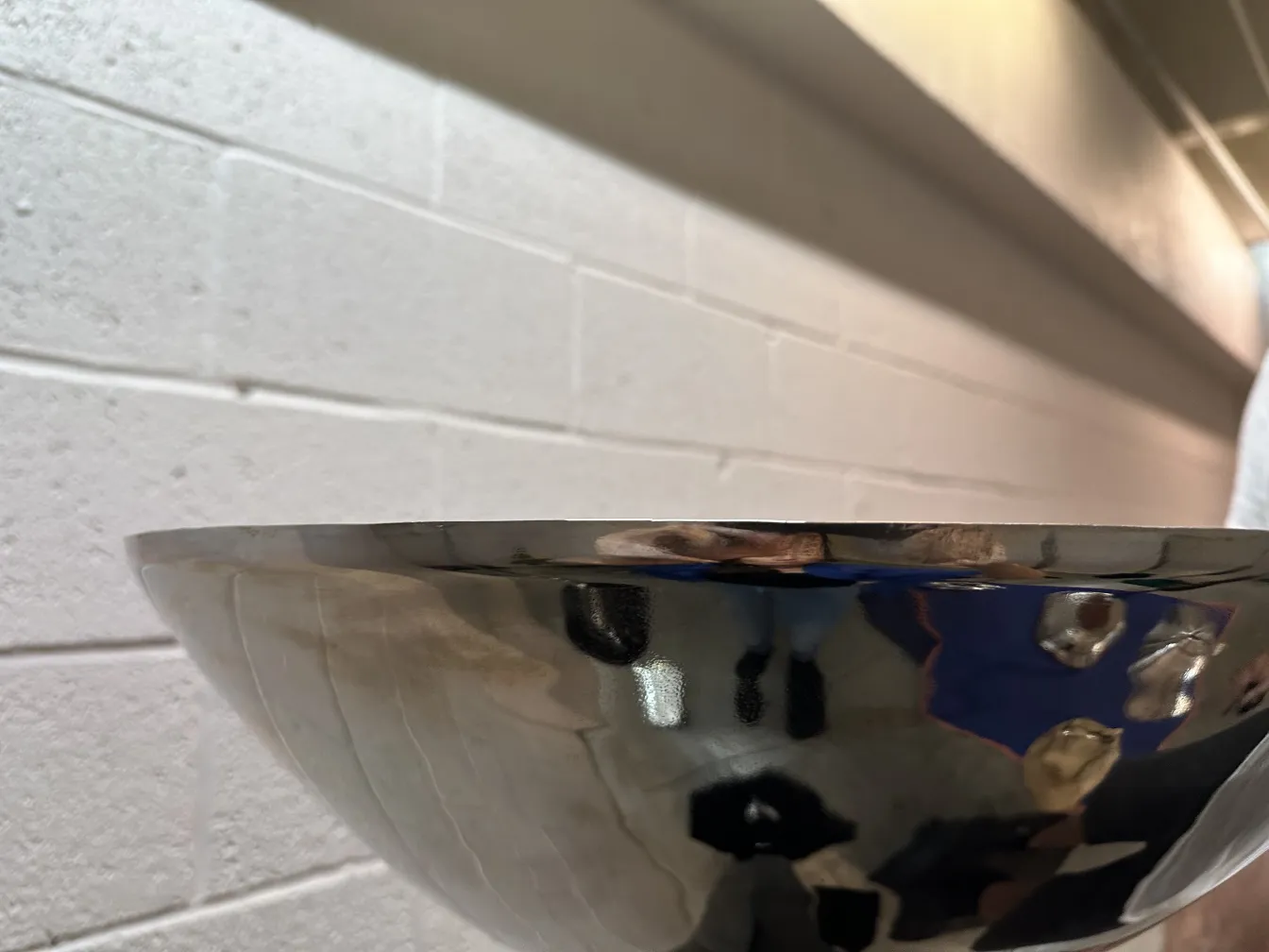 Conjunto de 2 lâmpadas de piso antigas, superfícies reflexivas