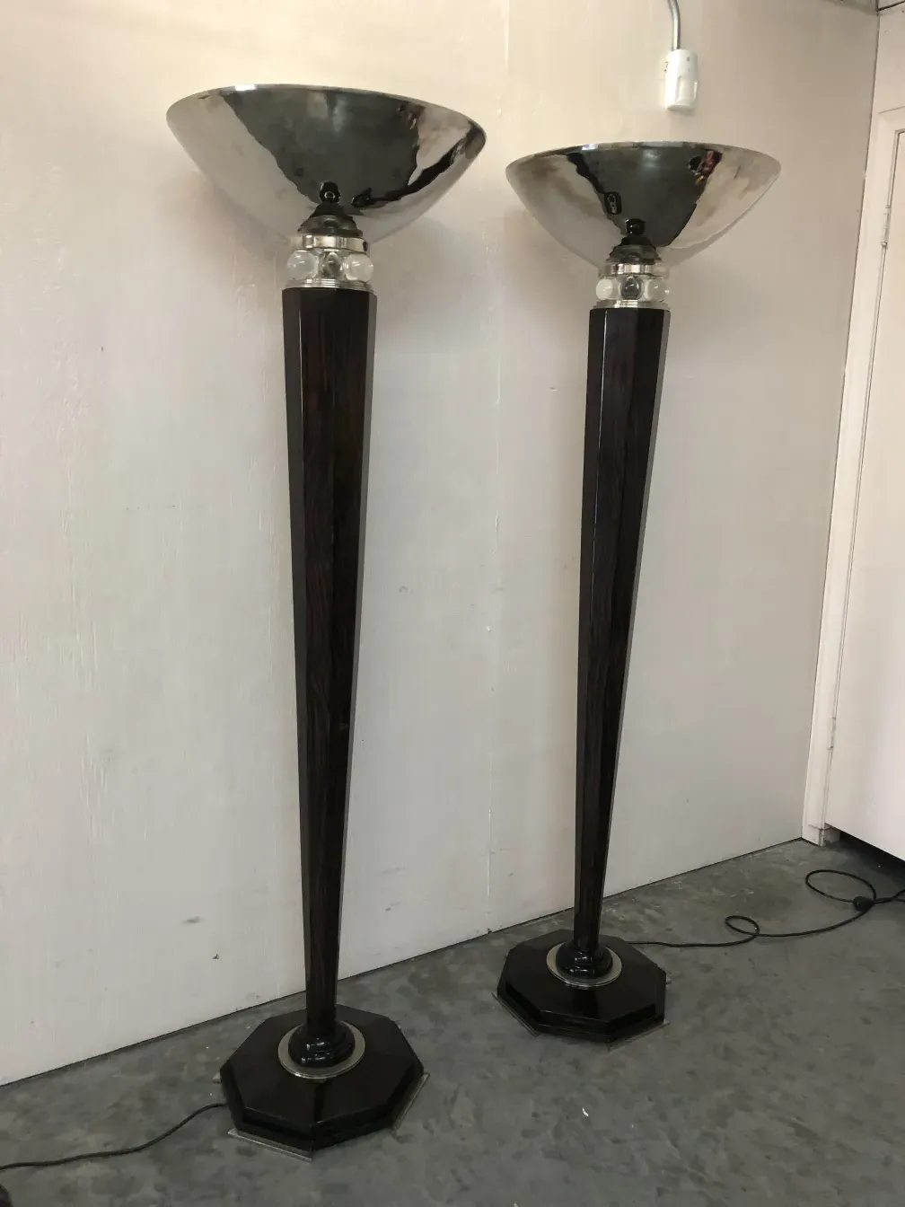 2 lampade da terra antiche con basi esagonali