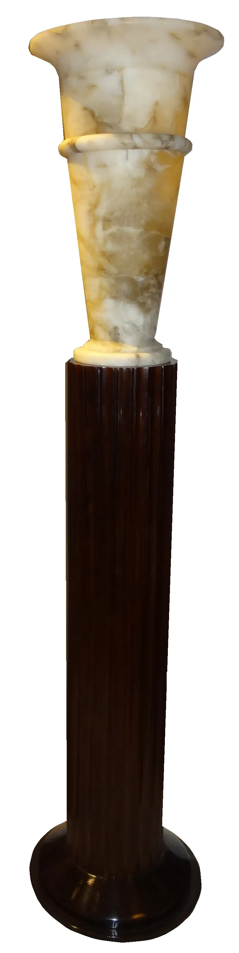 장식적인 받침대가 있는 두 개의 고풍스러운 플로어 램프