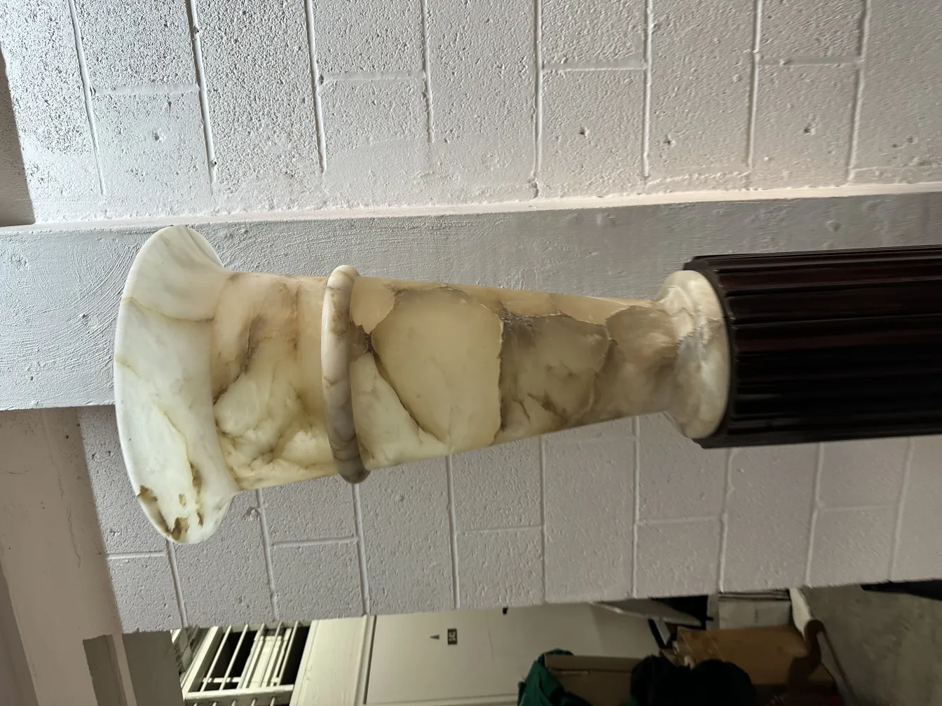 2 مصابيح أرضية عتيقة، تصميم أنيق، جو مريح