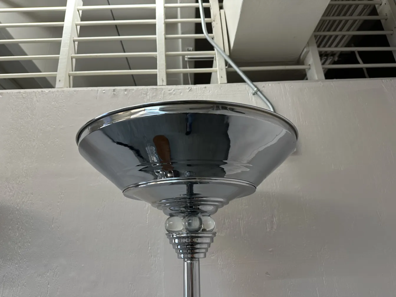 2 lámparas de pie antiguas con base decorativa brillante