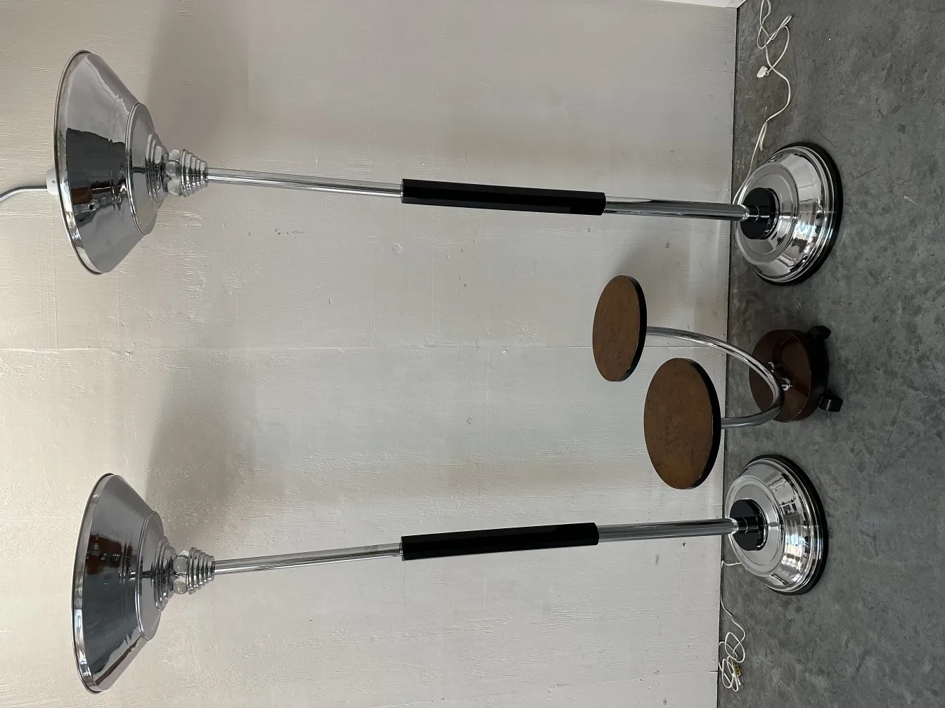 Ensemble de 2 lampadaires dans un environnement moderne