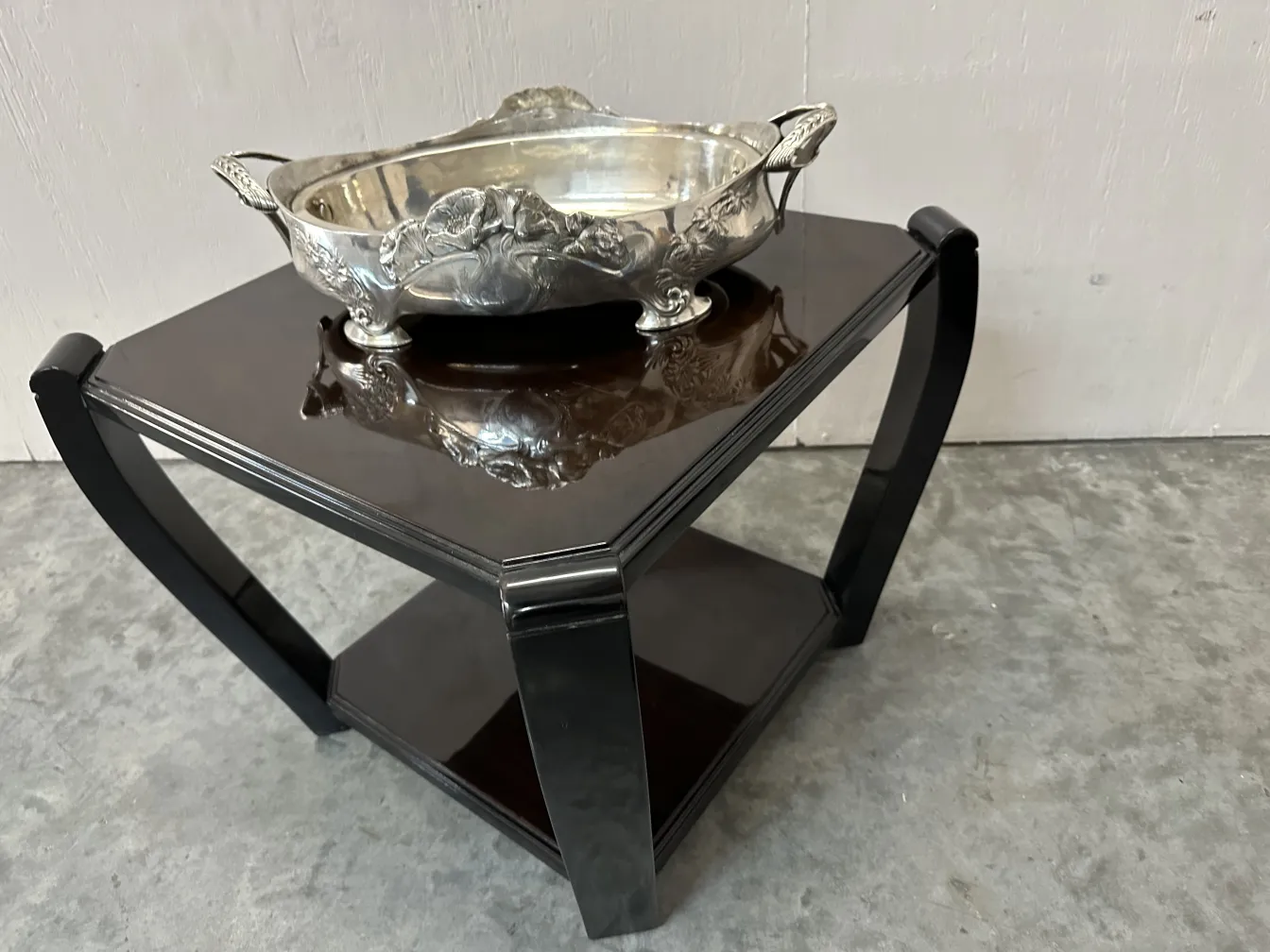 centro de mesa antigo gallia em mesa com design