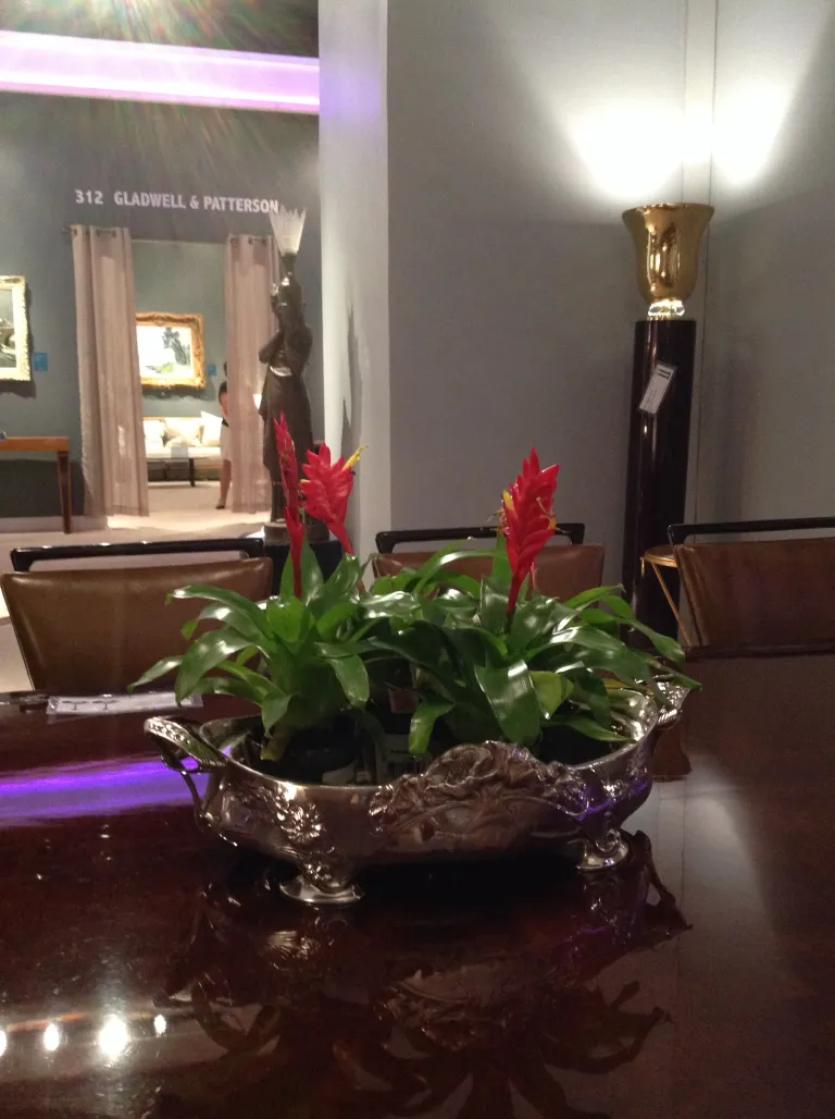 antique centerpiece gallia with red flowers