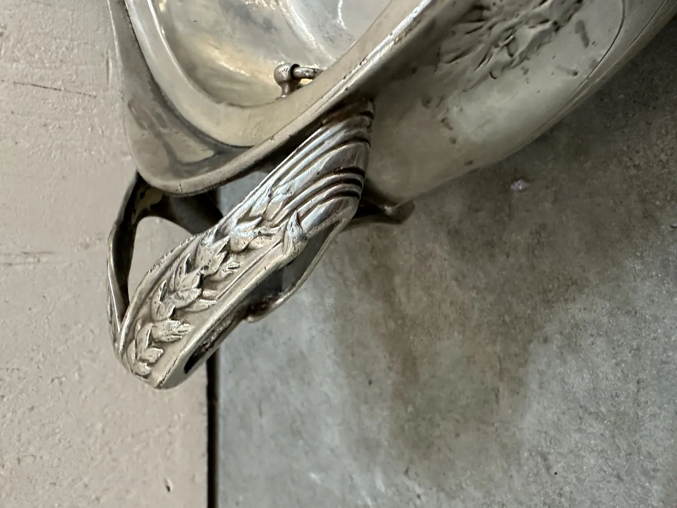 antik blumentöpfe gallia mit elegantem blattdesign