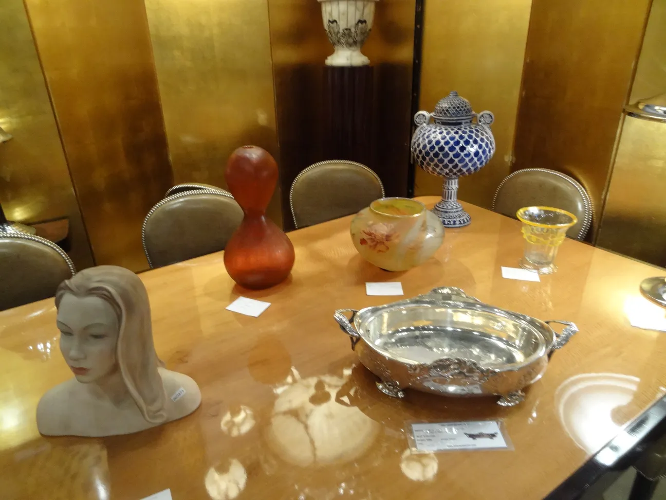 antique centerpiece from Gallia with elegant table decor