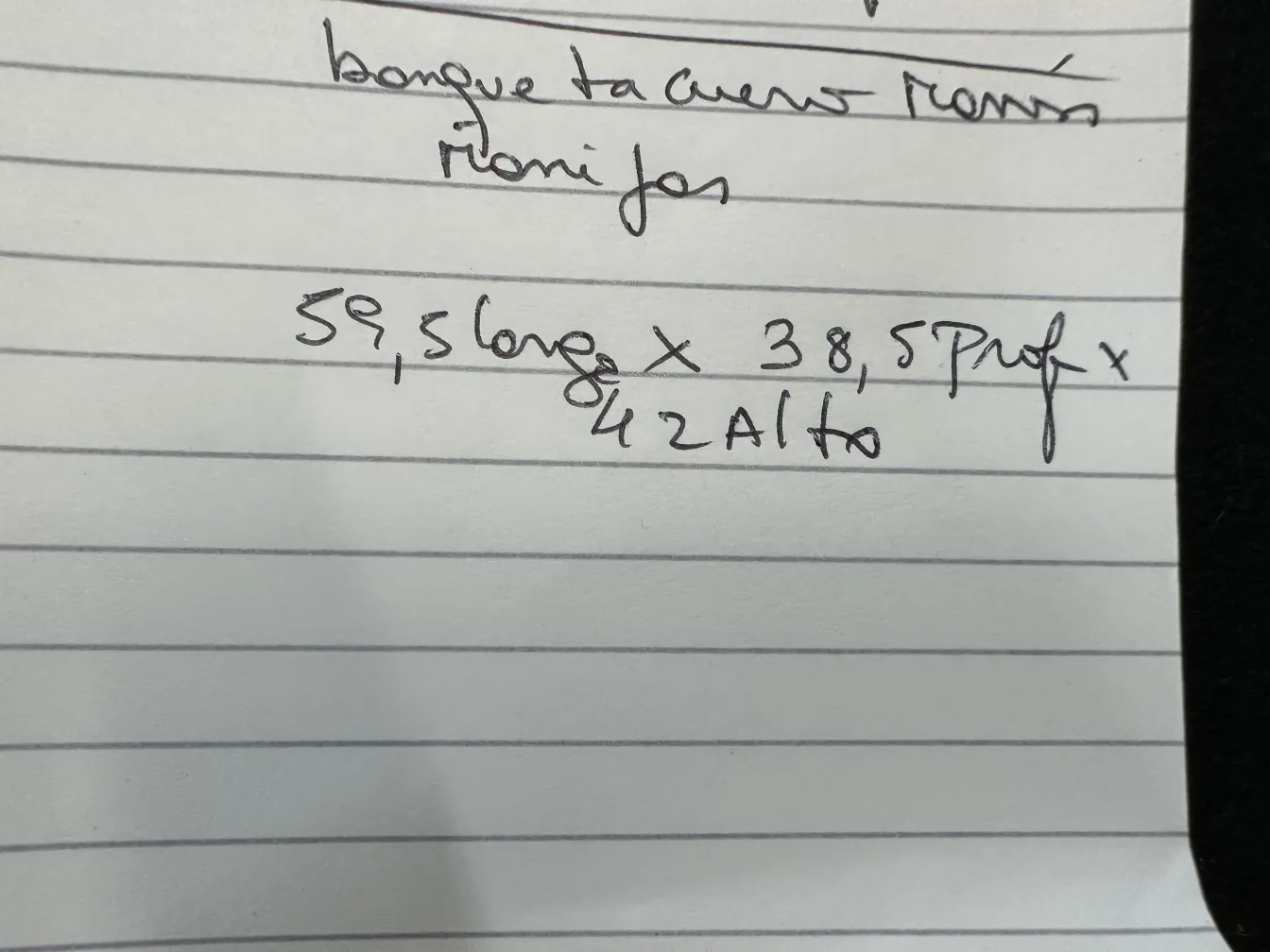 ancien tabouret décoratif avec détail visuel attrayant