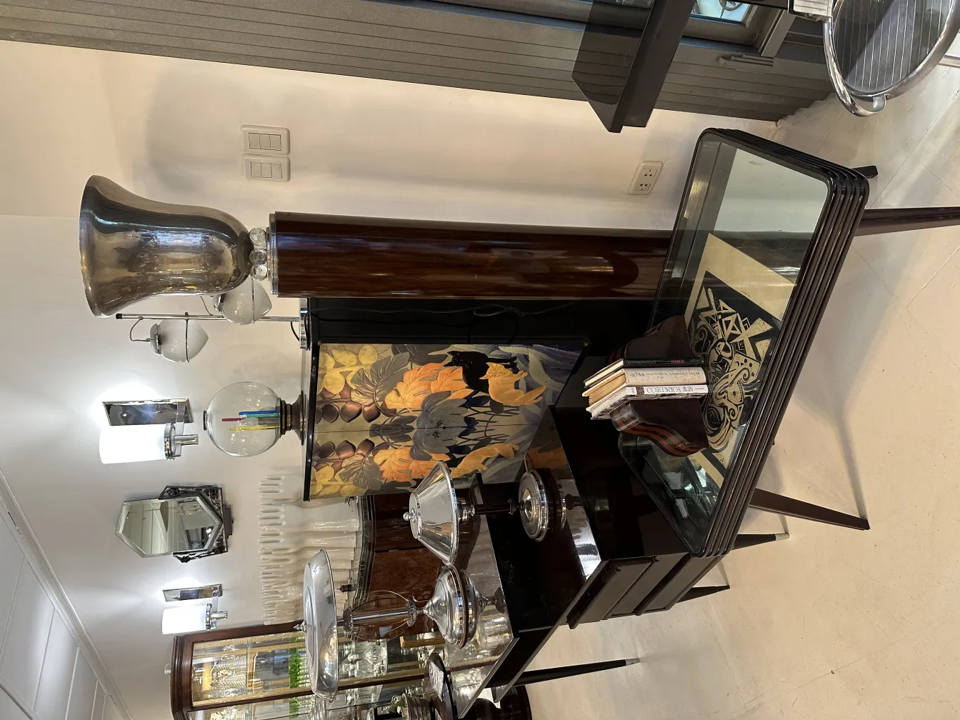 Suportes para livros antigos no estilo Art Nouveau decorativo