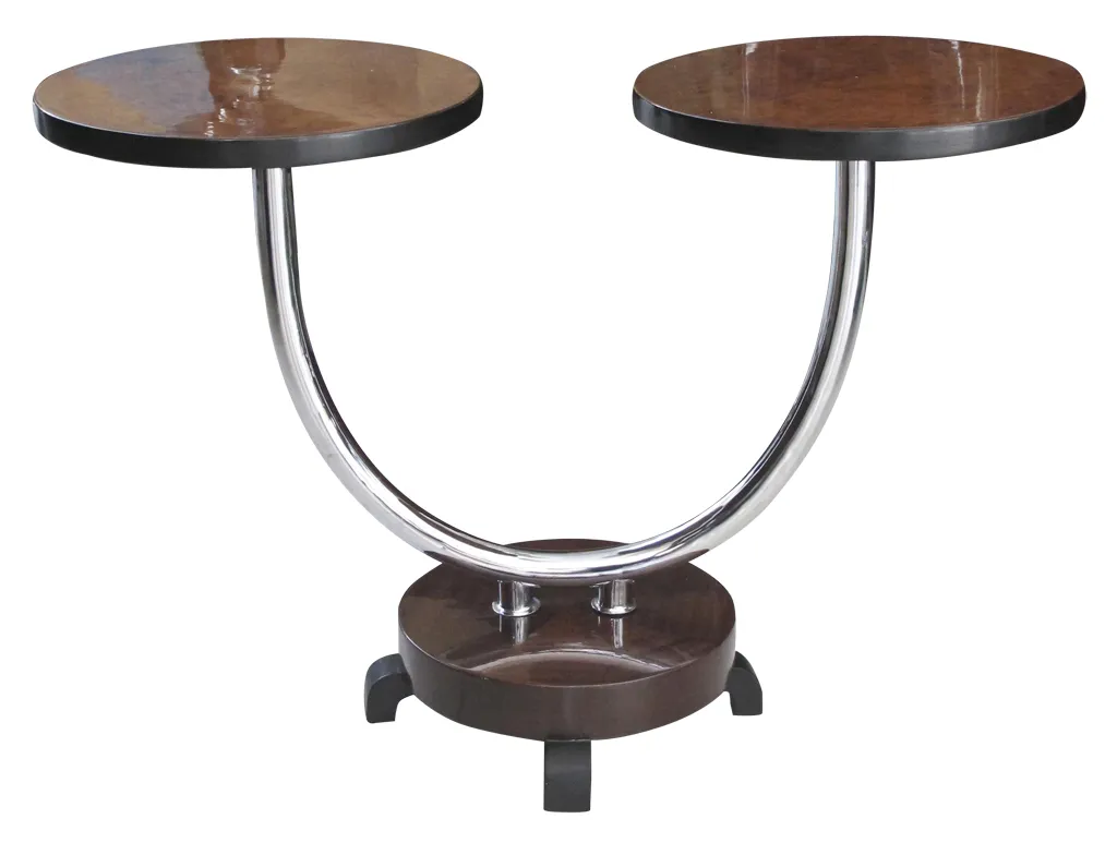 alter Tisch mit zwei runden Platten