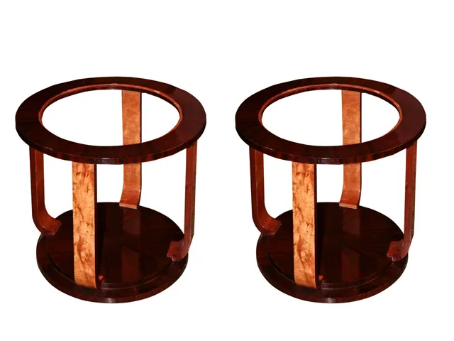 deux petites tables anciennes au design circulaire