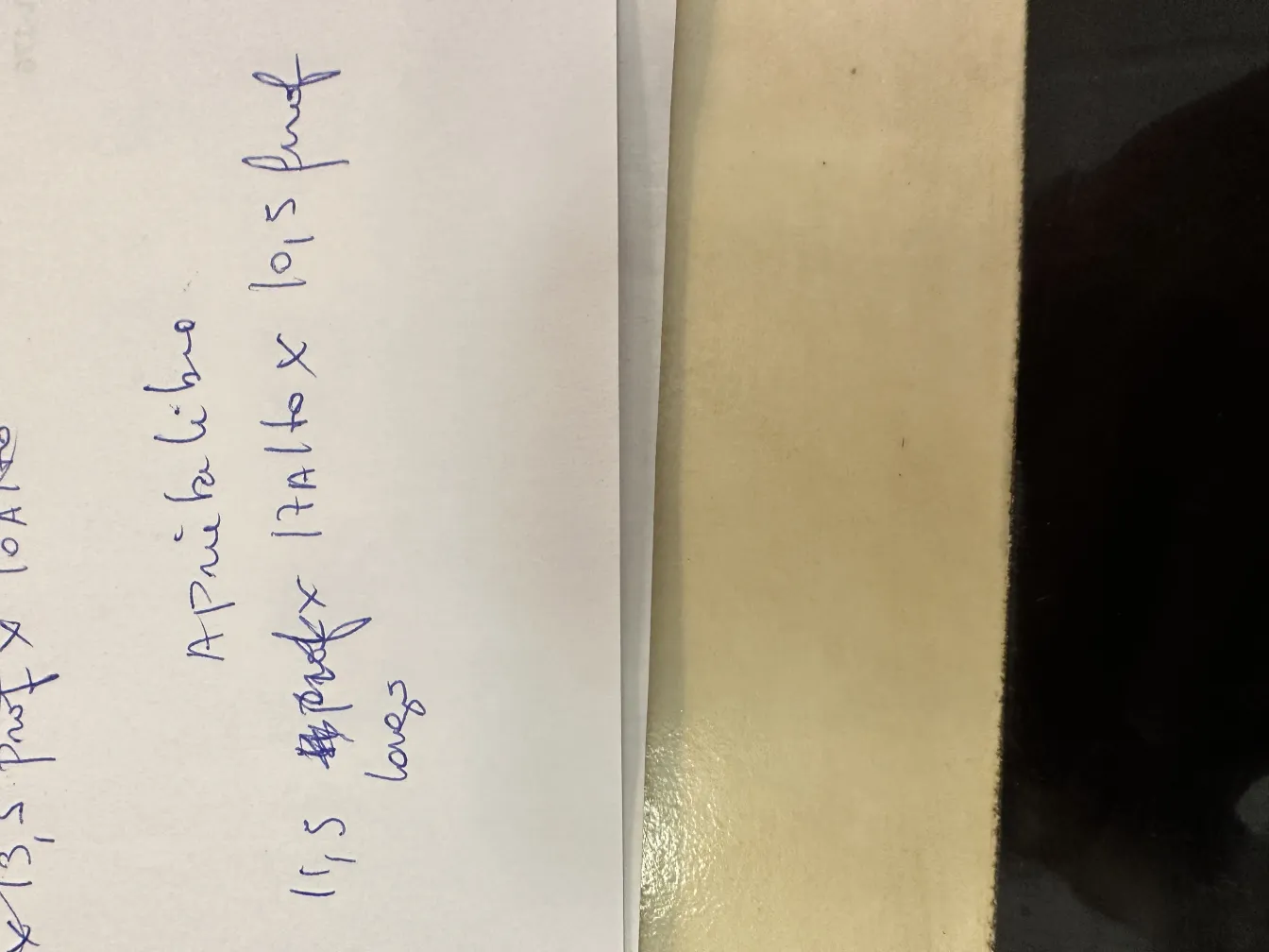 各种风格的古董书挡装饰品。