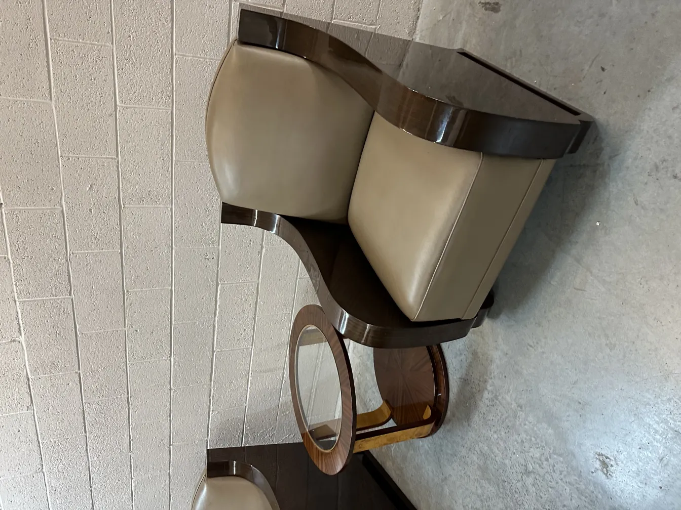 Due tavolini antichi e decorativi con design elegante