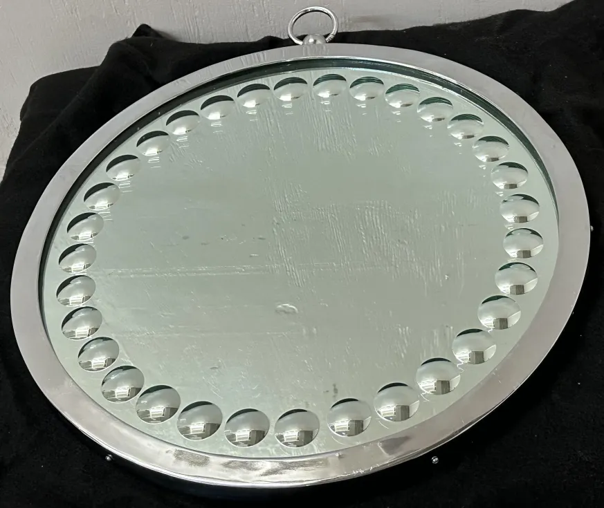 deux miroirs anciens avec cadre décoratif rond