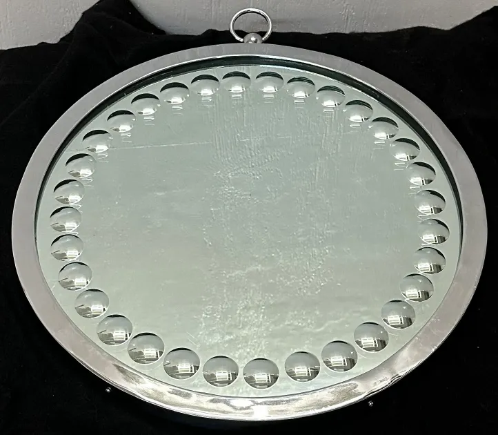 Два круглых антикварных зеркала с декоративным дизайном