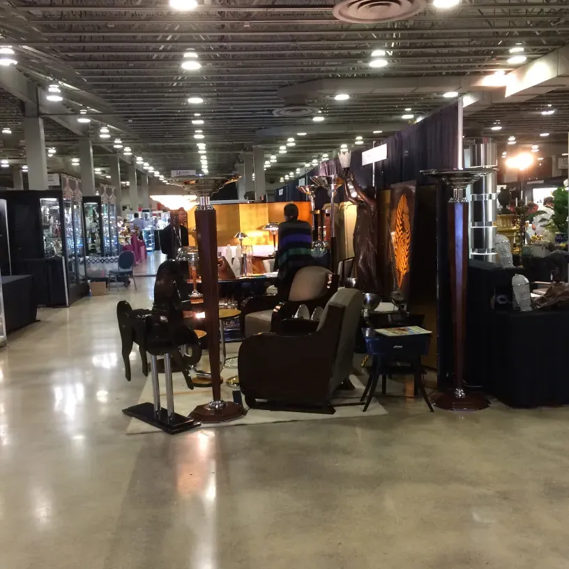 古老的两匹马印刷品在市场上