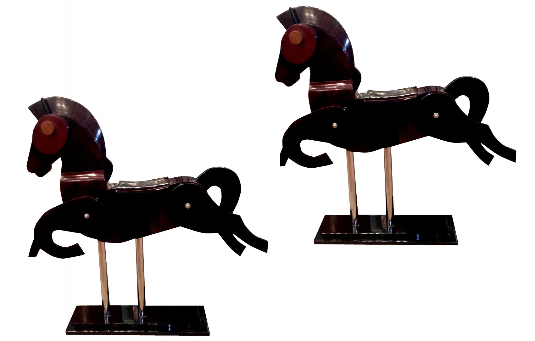 scultura decorativa antica di 2 cavalli con dettagli ambientali