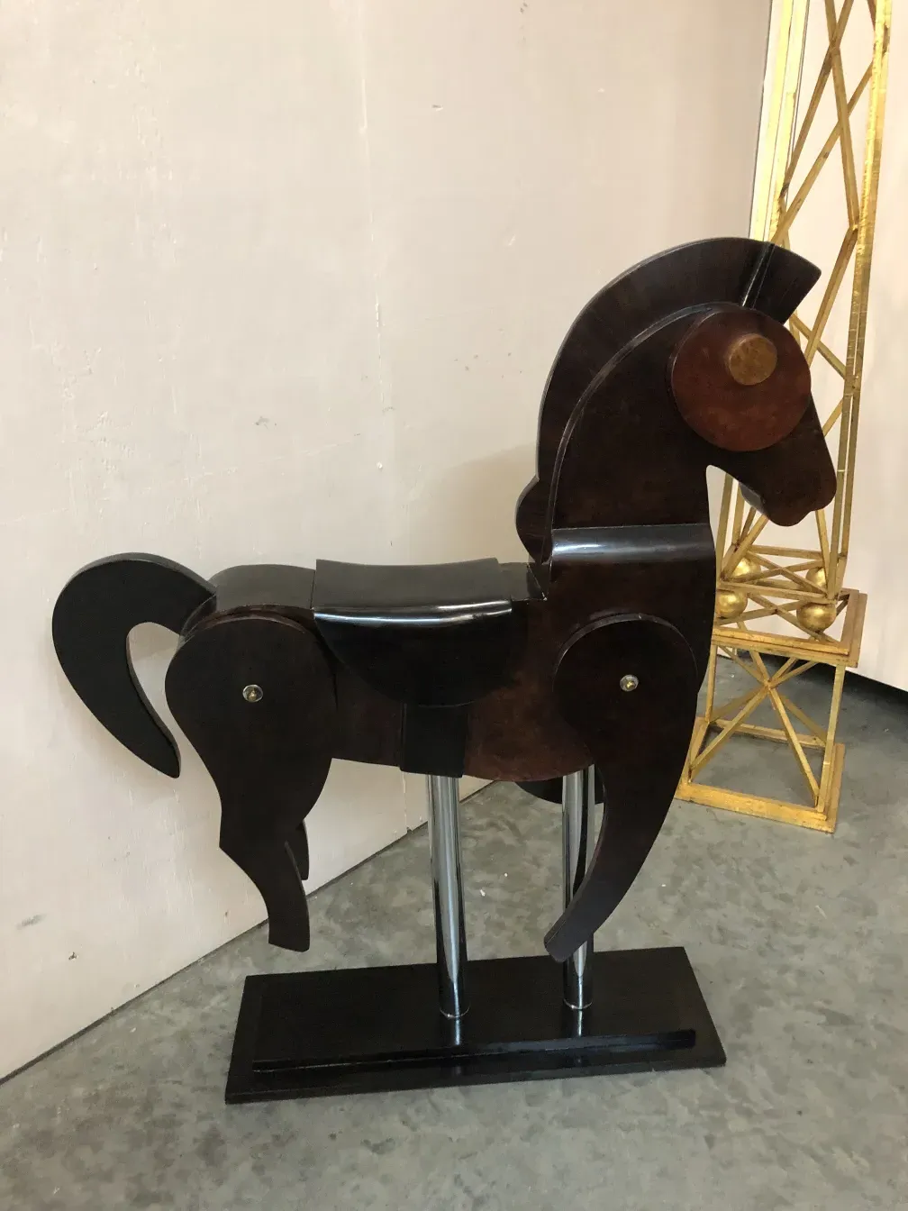 Sculpture of 2 horses in an antique setting with artistic details