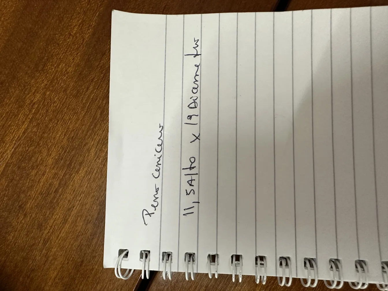 Cendrier ancien décoratif dans un cadre chaleureux