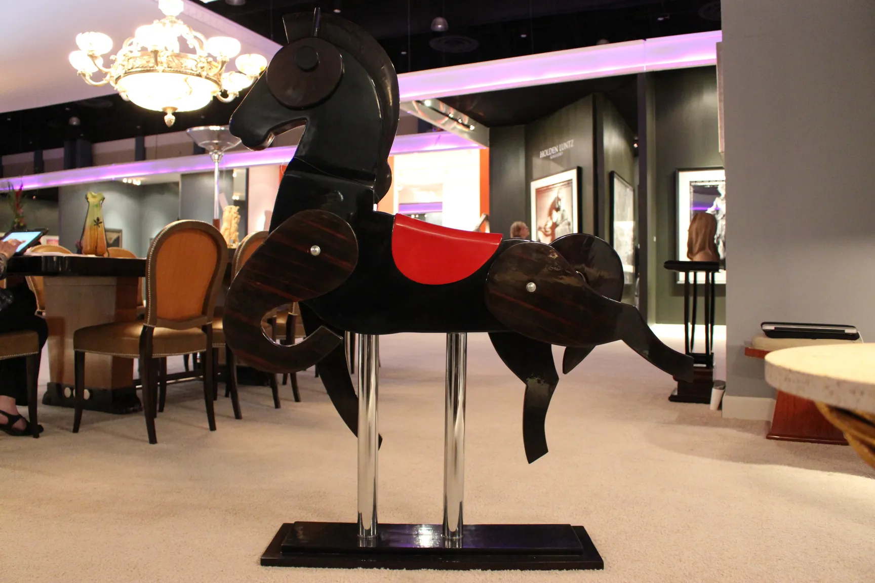 Cheval ancien jouet dans un cadre élégant