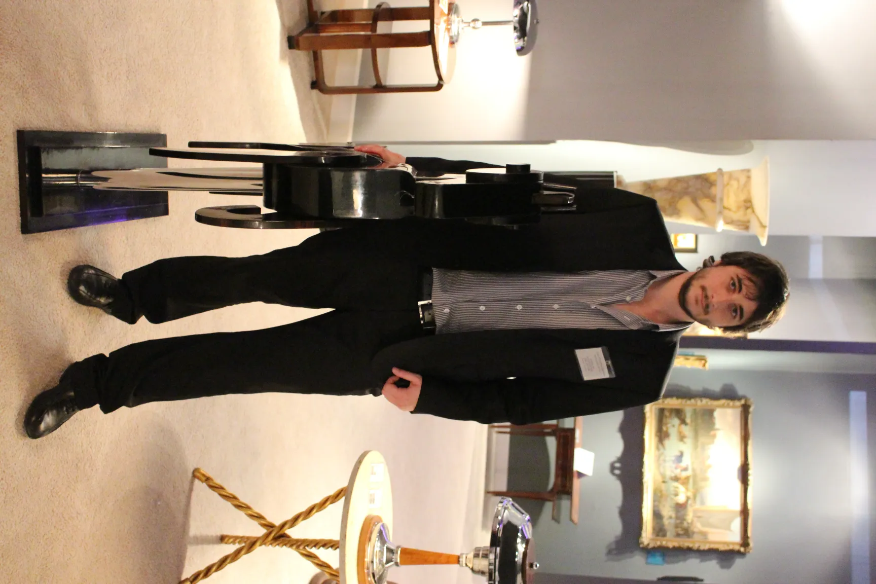 고대 말이 우아한 환경에 서 있습니다.