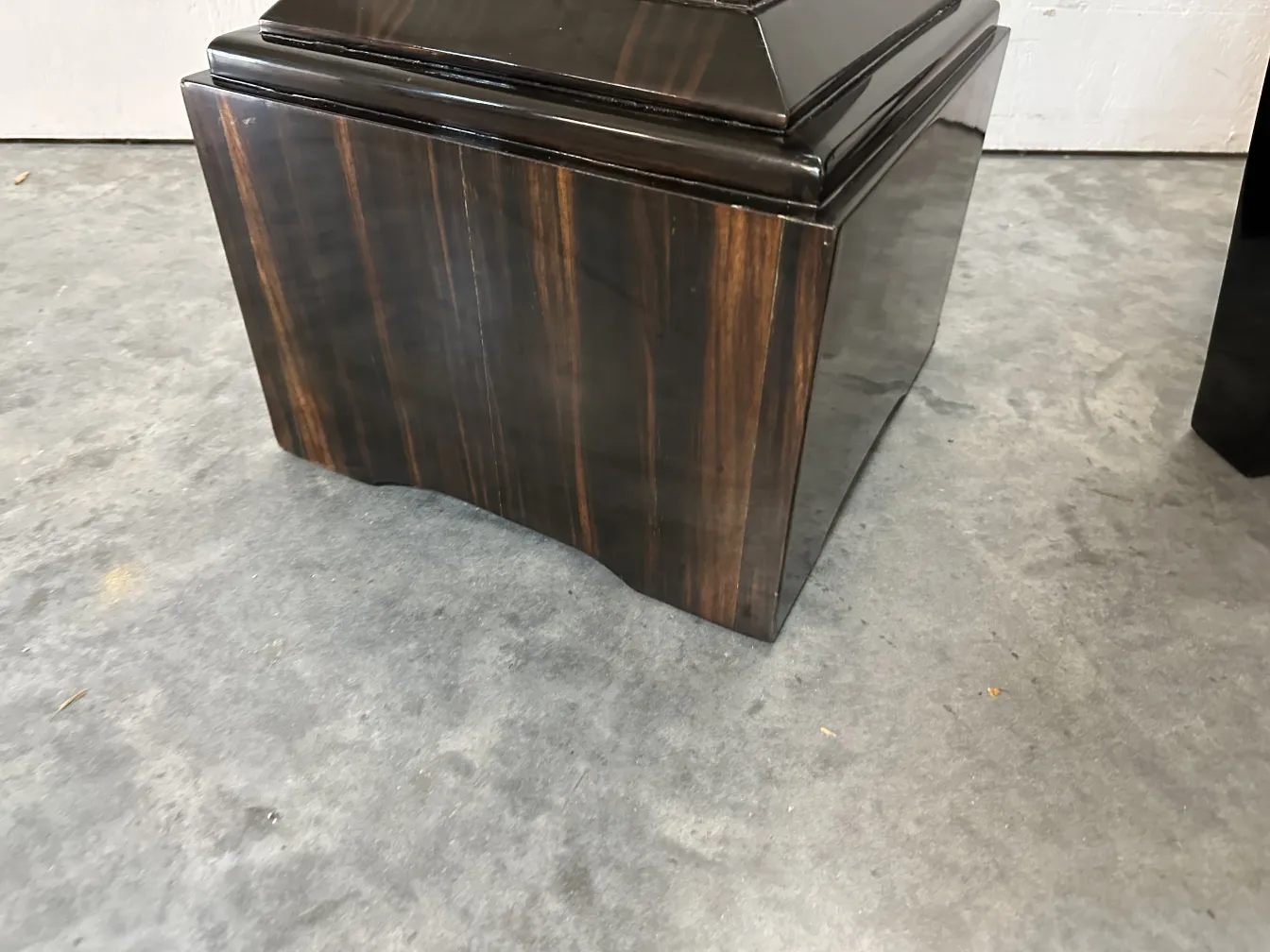 antike Säule mit eleganten Designdetails