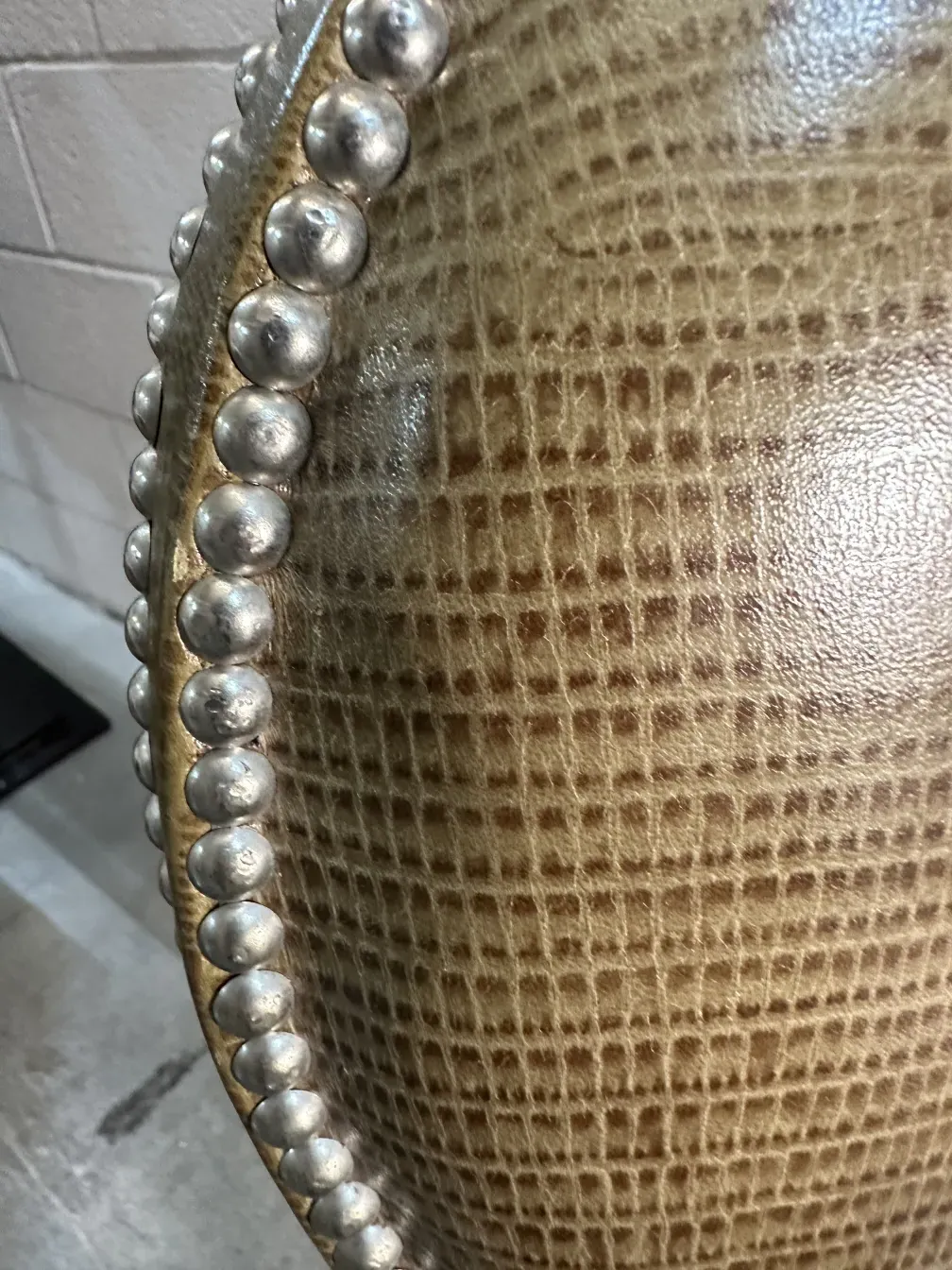 Sillas antiguas con un diseño decorativo, aspecto distintivo