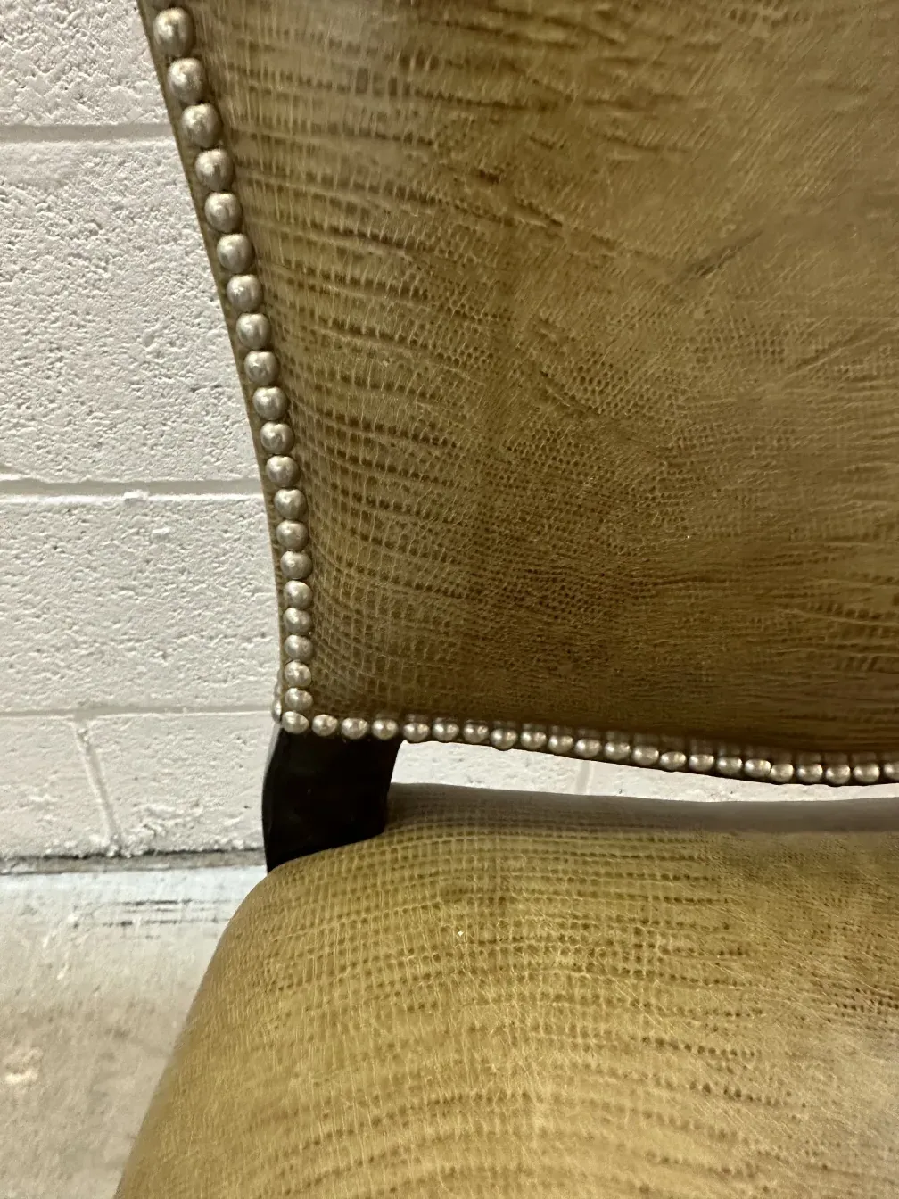 装飾のある古い椅子の詳細なビュー