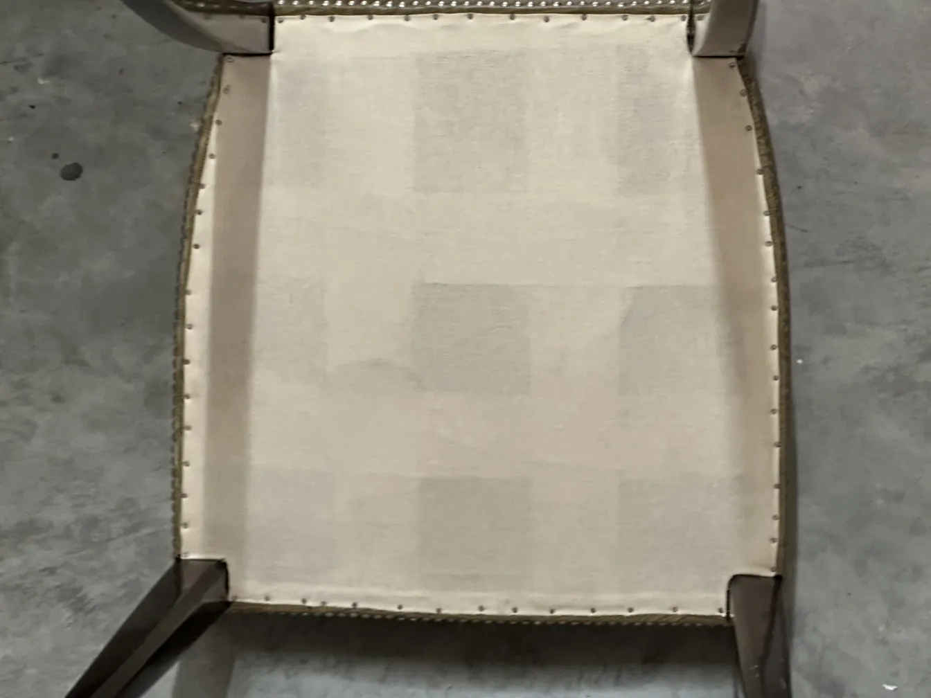 vue de dessus de 12 chaises anciennes avec cadre décoré