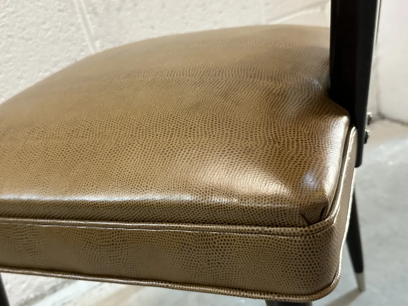 Sedie antiche con design unico di carlo mollino.