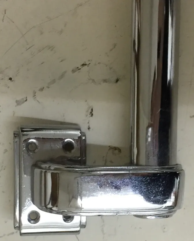 antike glänzende Türgriffe mit elegantem Design