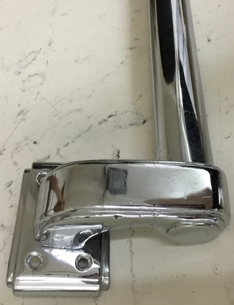 Poignée de porte antique brillante avec design ergonomique